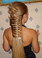 damskie fryzury długie włosy,  zdjęcie z uczesaniem damskim z włosów długich  261